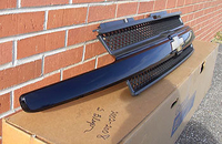 NOS 2002-08 Chevy S-10 Blazer Grill Assembly with Gloss Black Insert
